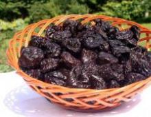 Prunes at home
