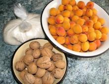 How to make jam from pitted apricots?